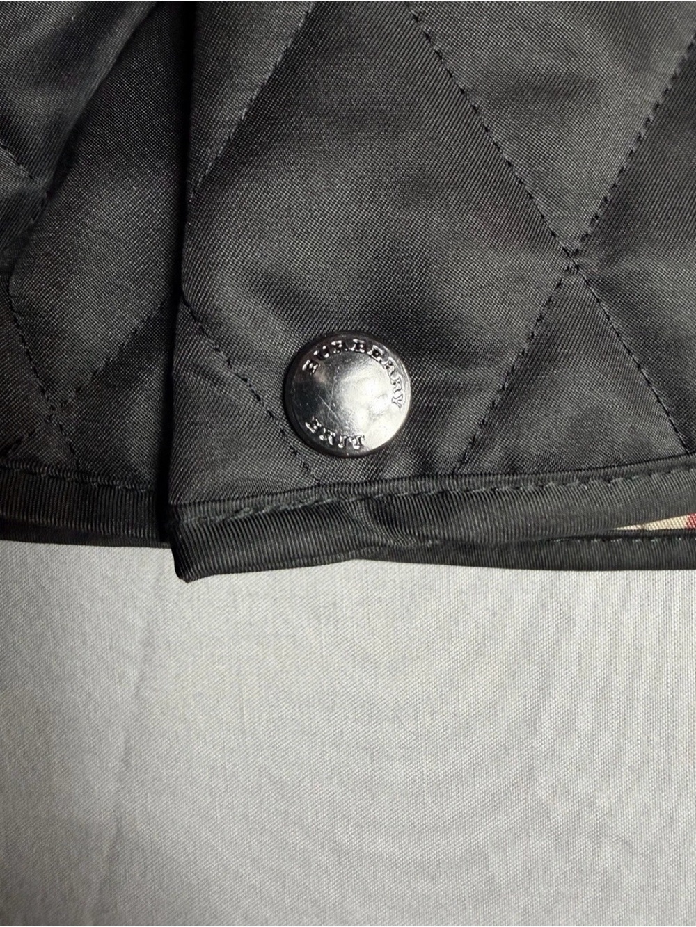Burberry Black Quilted Jacket - Zip Front - Picture 2 of 14